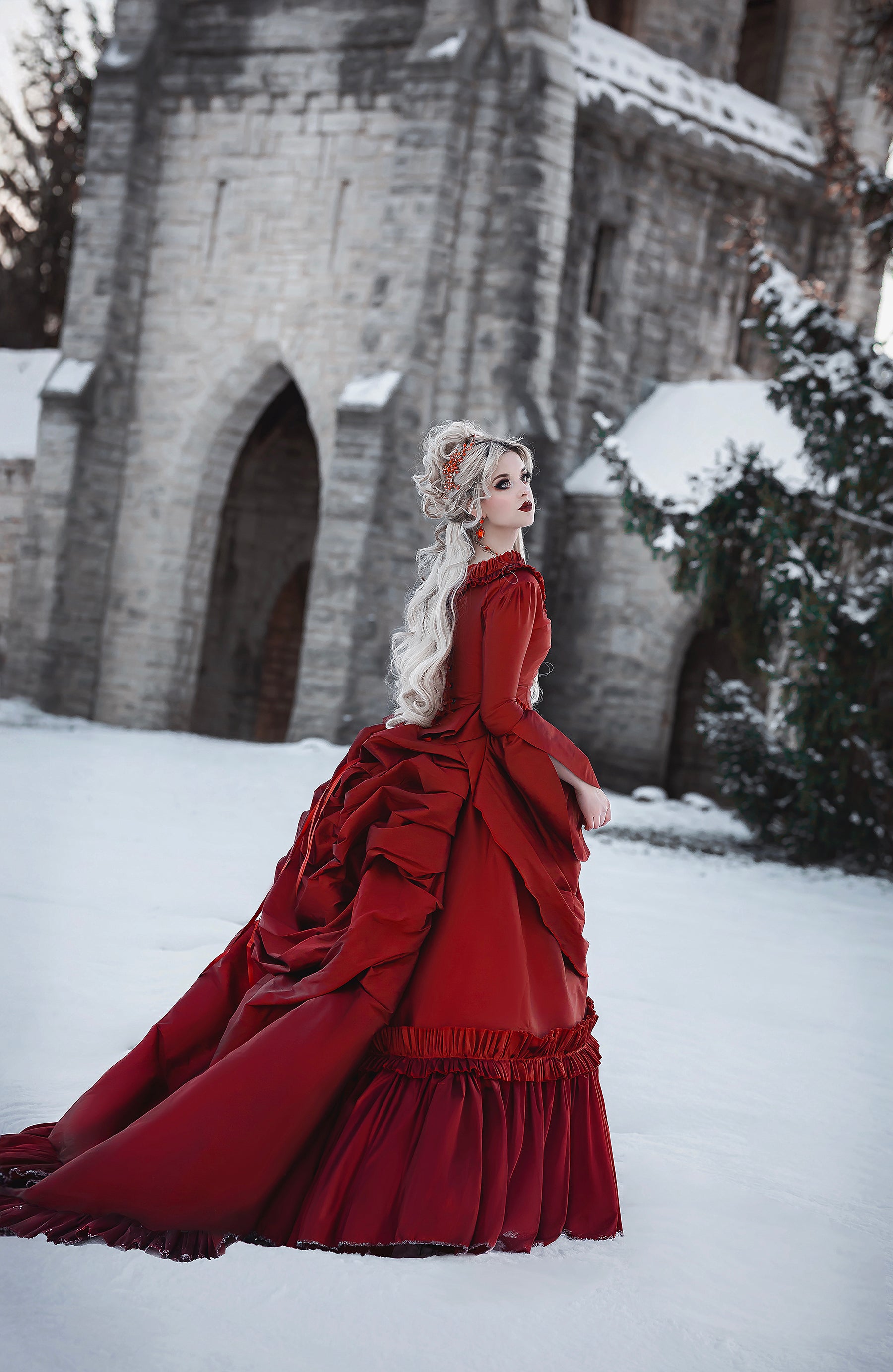 dracula red dress Bram Stoker's Dracula movie still, Lucy in a dress made by genius costume designer Eiko Ishioka