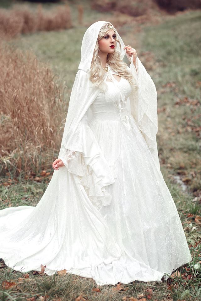 Gwendolyn Medieval Velvet and Lace Gown – Romantic Threads