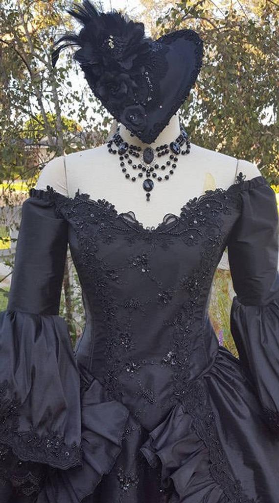 marie antoinette black dress Marie Antoinette: From White to Pink to Black